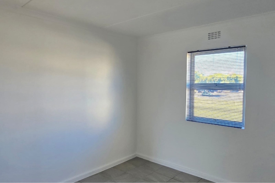 To Let 2 Bedroom Property for Rent in Lansdowne Western Cape